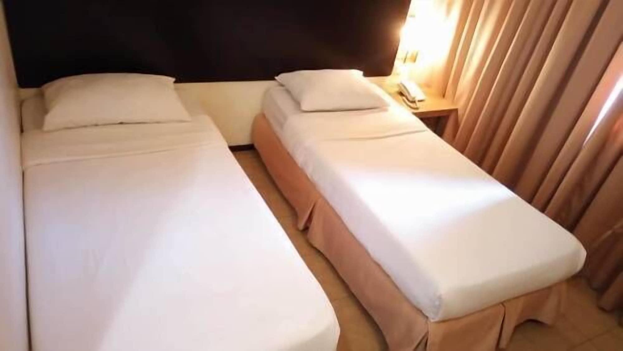 Hotel Sri Sutra - Bandar Sri Damansara Sungai Buloh Esterno foto